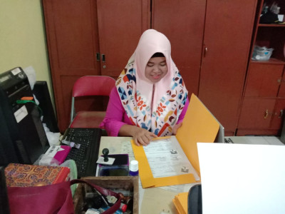 Panitia PPDB SMP N 1 Betung Ibu Sri Handar Diningsih