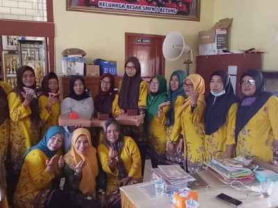 Perpisahan Guru Pensiun dan Mutasi