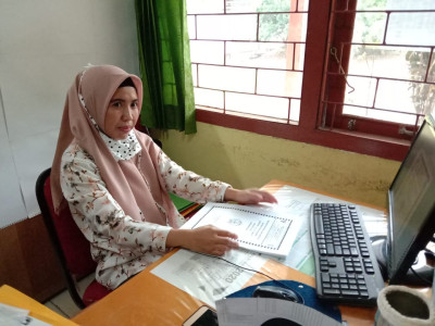 Panitia PPDB SMP N 1 Betung Ibu Wiwik Winarsih Putri