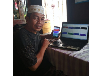 bapak Darmawan, S.Pd pengoreksi Mata pelajaran Penjaskes sekaligus Wali kelas XI.